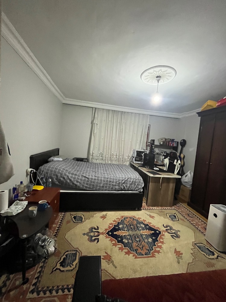 Erkek ev arkadaşı aranıyor